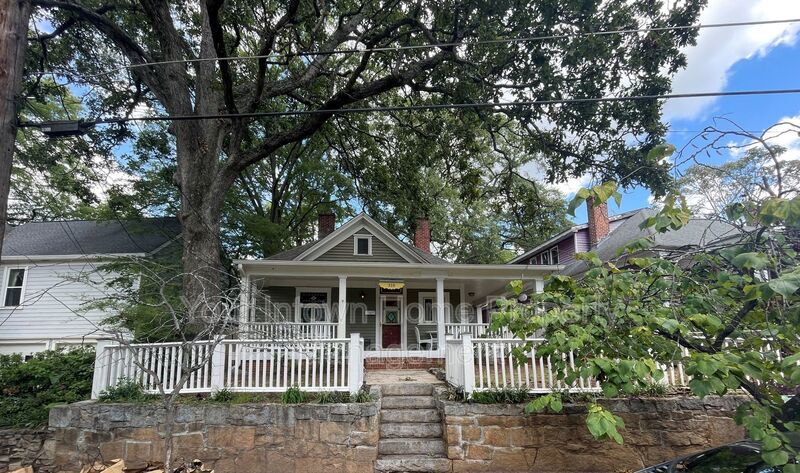 Stained glass, fireplaces, huge backyard and deck...charming Grant Park bungalow! property image