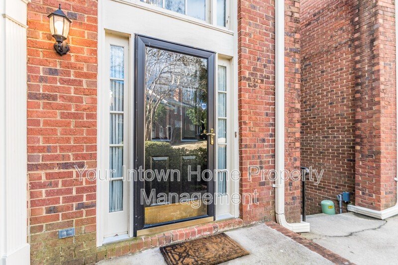 Peaceful Townhouse Living in Great Location property image
