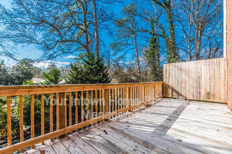 Peaceful Townhouse Living in Great Location property image