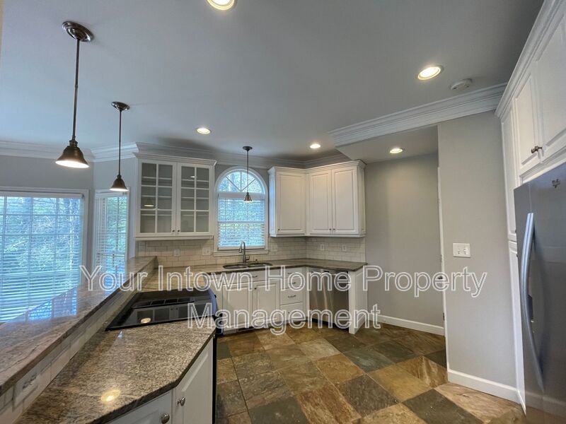 Peaceful Townhouse Living in Great Location property image