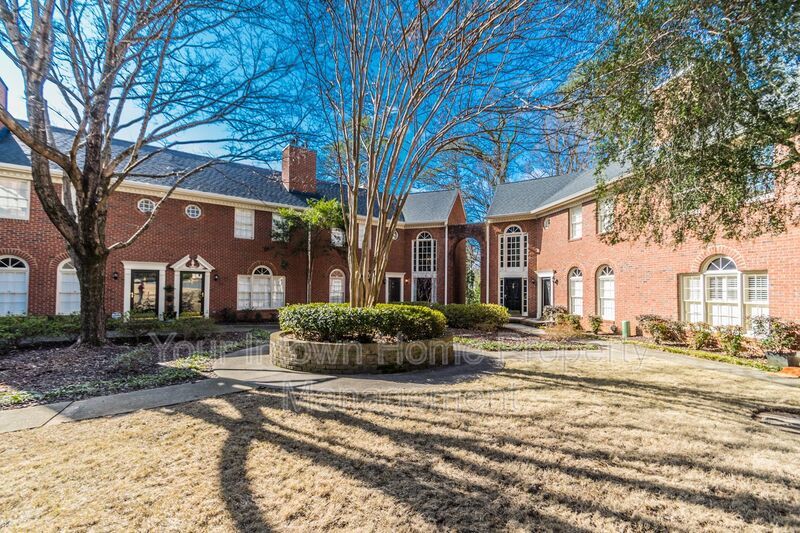 Peaceful Townhouse Living in Great Location property image