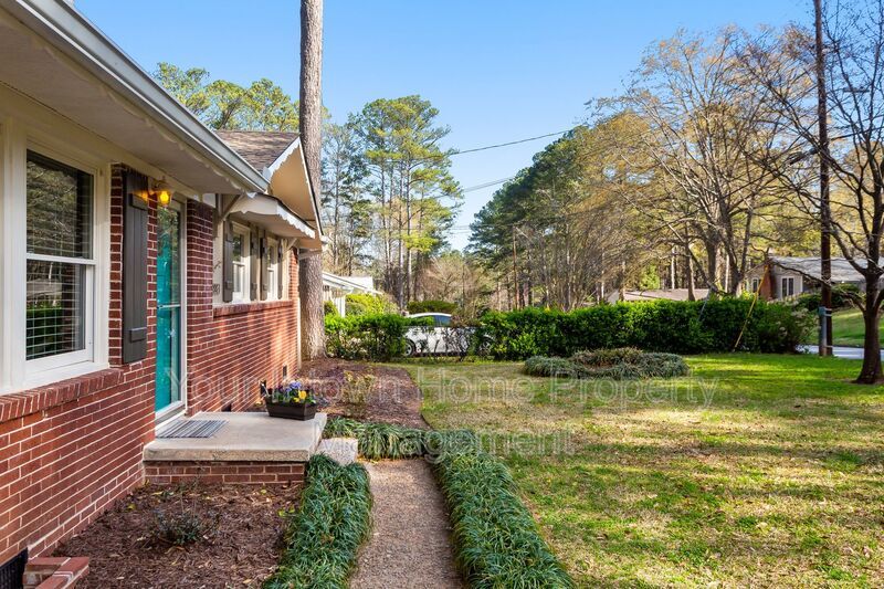 Huge Back Yard with Deck property image