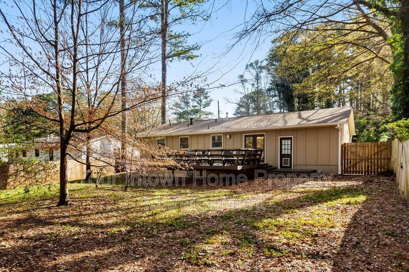 Huge Back Yard with Deck property image