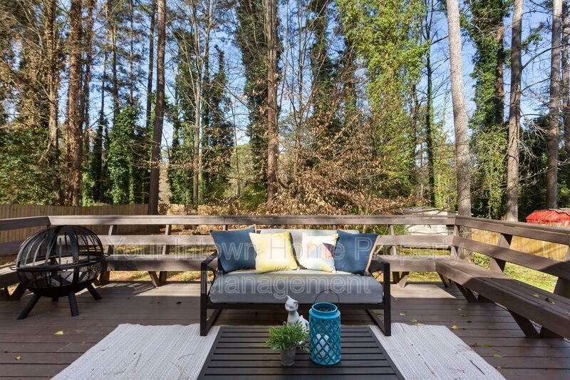 Huge Back Yard with Deck property image