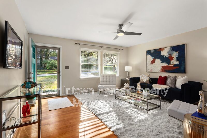 Huge Back Yard with Deck property image