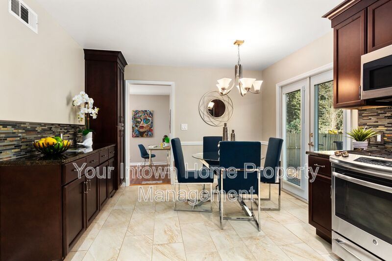 Huge Back Yard with Deck property image