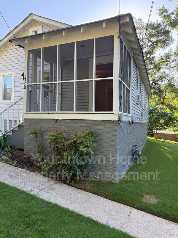 Charming Duplex on Quiet Street - Close to It All! property image