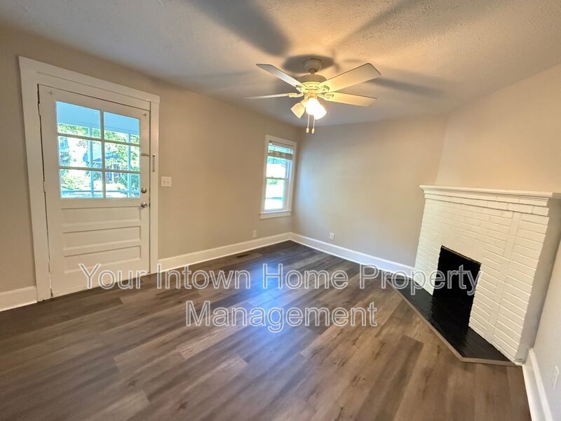 Charming Duplex on Quiet Street - Close to It All! property image