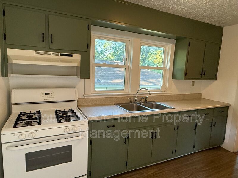 Charming Duplex on Quiet Street - Close to It All! property image