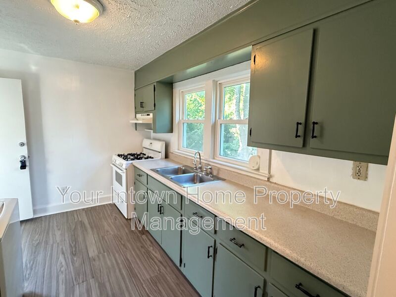 Charming Duplex on Quiet Street - Close to It All! property image