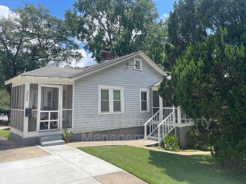 Charming Duplex on Quiet Street - Close to It All! property image