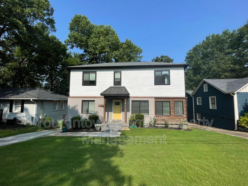 Beautiful Renovation & Huge Back Yard in East Atlanta property image