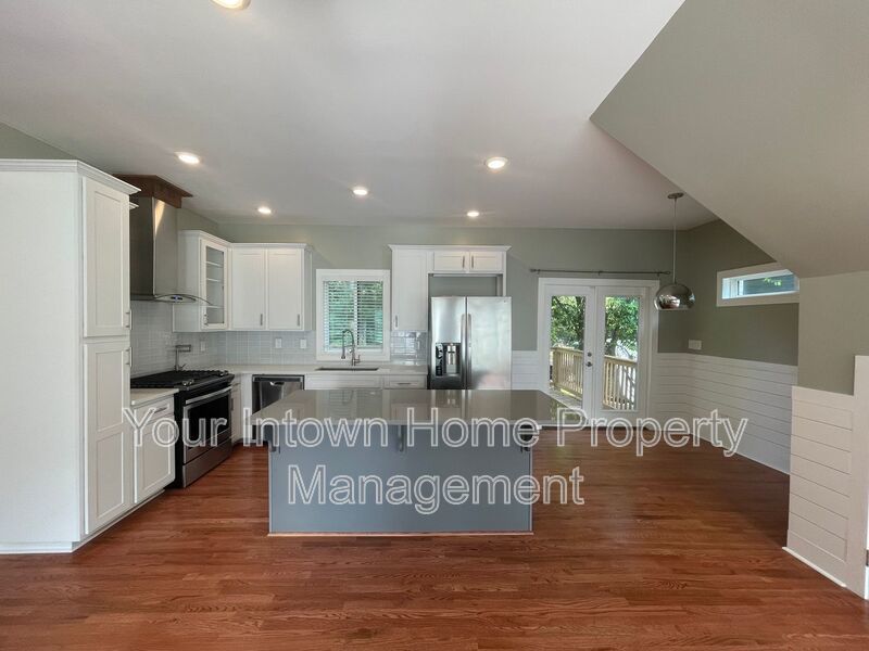 Beautiful Renovation & Huge Back Yard in East Atlanta property image