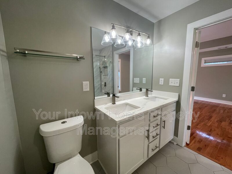 Beautiful Renovation & Huge Back Yard in East Atlanta property image