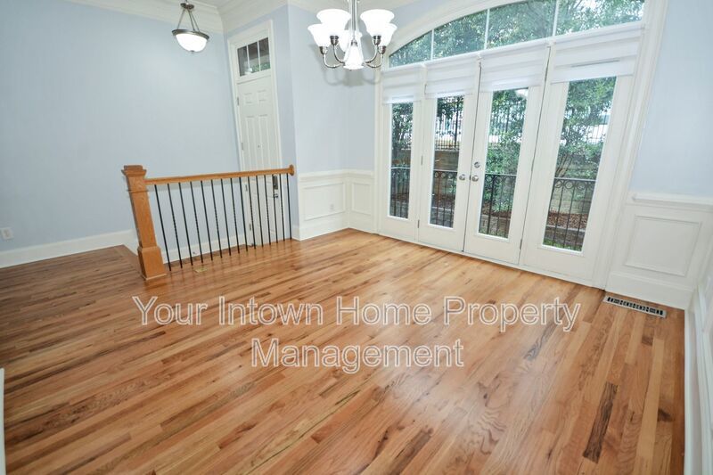 Stylish Crescent Park Townhome in the Heart of it All! property image