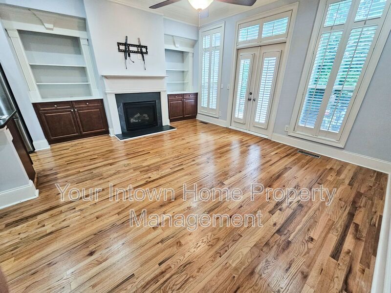 Stylish Crescent Park Townhome in the Heart of it All! property image