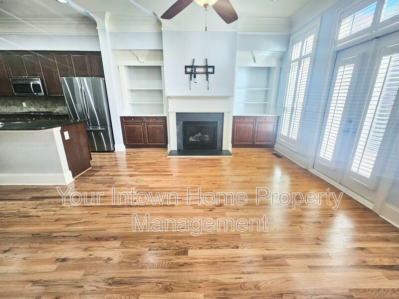 Stylish Crescent Park Townhome in the Heart of it All! property image