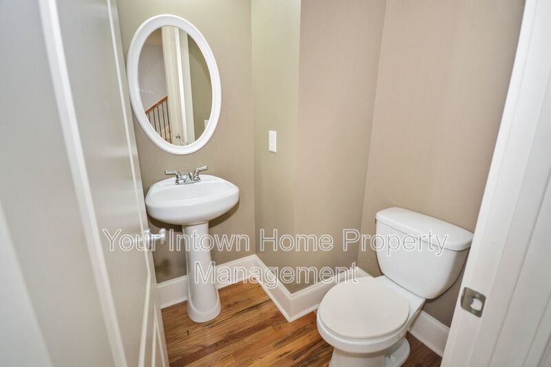 Stylish Crescent Park Townhome in the Heart of it All! property image