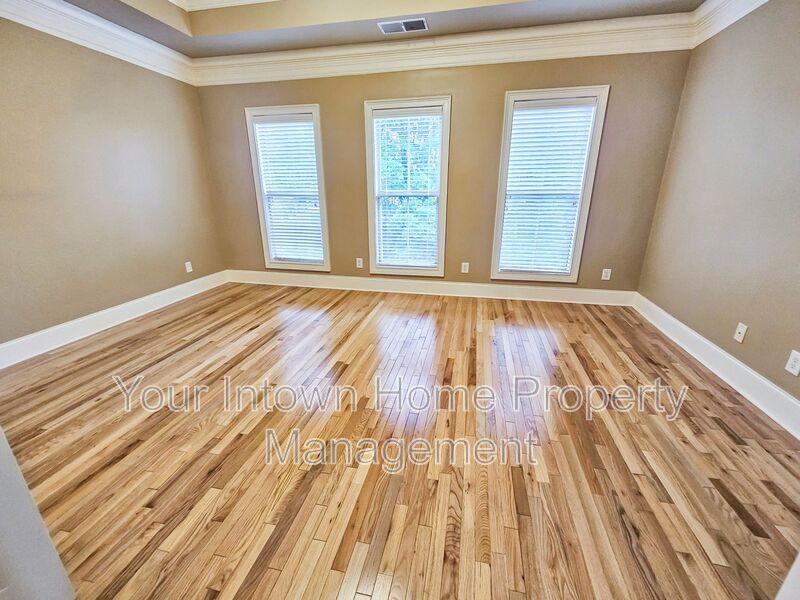 Stylish Crescent Park Townhome in the Heart of it All! property image