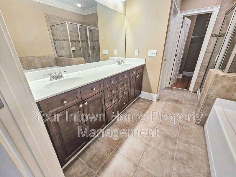 Stylish Crescent Park Townhome in the Heart of it All! property image