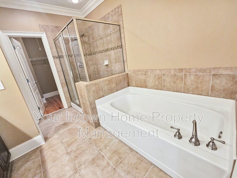 Stylish Crescent Park Townhome in the Heart of it All! property image