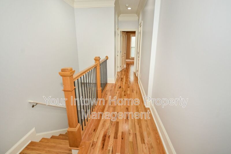 Stylish Crescent Park Townhome in the Heart of it All! property image