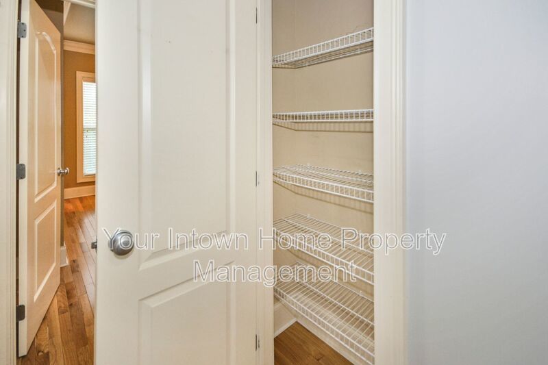 Stylish Crescent Park Townhome in the Heart of it All! property image