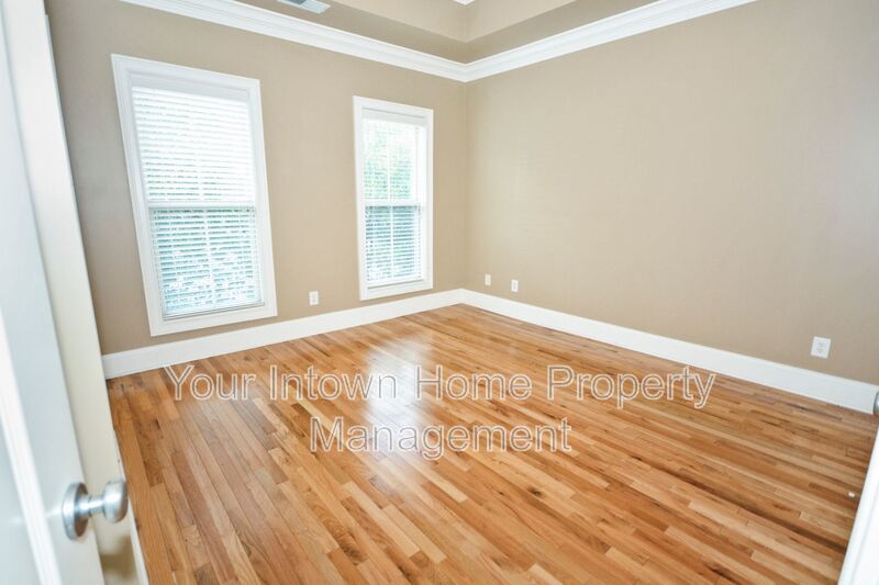 Stylish Crescent Park Townhome in the Heart of it All! property image