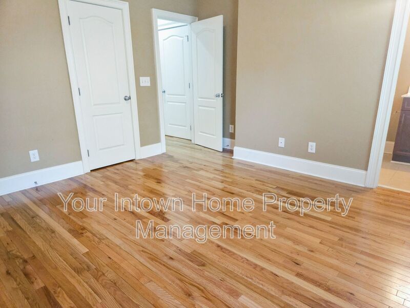 Stylish Crescent Park Townhome in the Heart of it All! property image