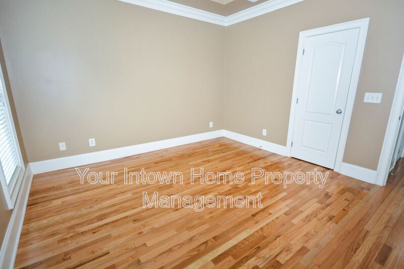 Stylish Crescent Park Townhome in the Heart of it All! property image