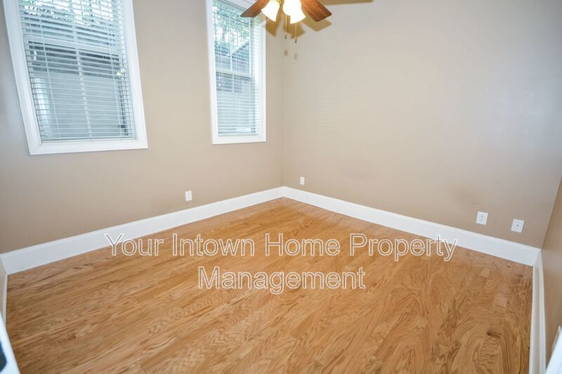 Stylish Crescent Park Townhome in the Heart of it All! property image