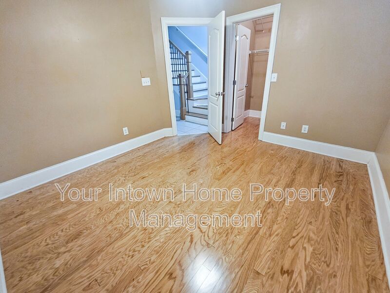 Stylish Crescent Park Townhome in the Heart of it All! property image