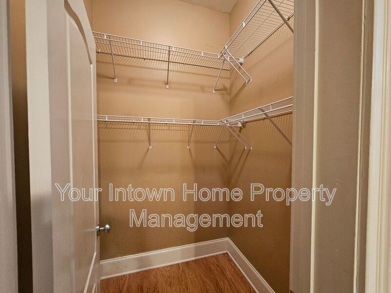 Stylish Crescent Park Townhome in the Heart of it All! property image