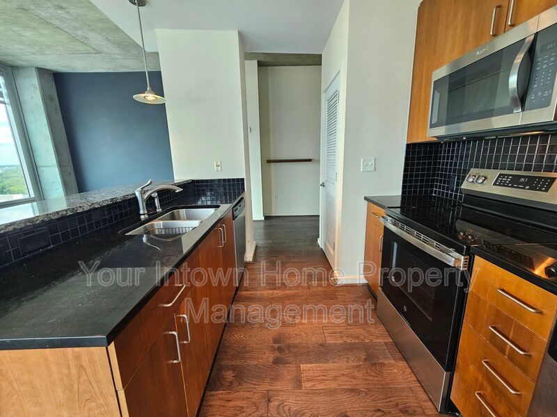 Ultimate Midtown Living at Metropolis: Piedmont Park Views & Resort Amenities property image
