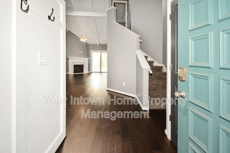 Spacious Brookhaven Townhome with High Ceilings & Fenced Yard property image