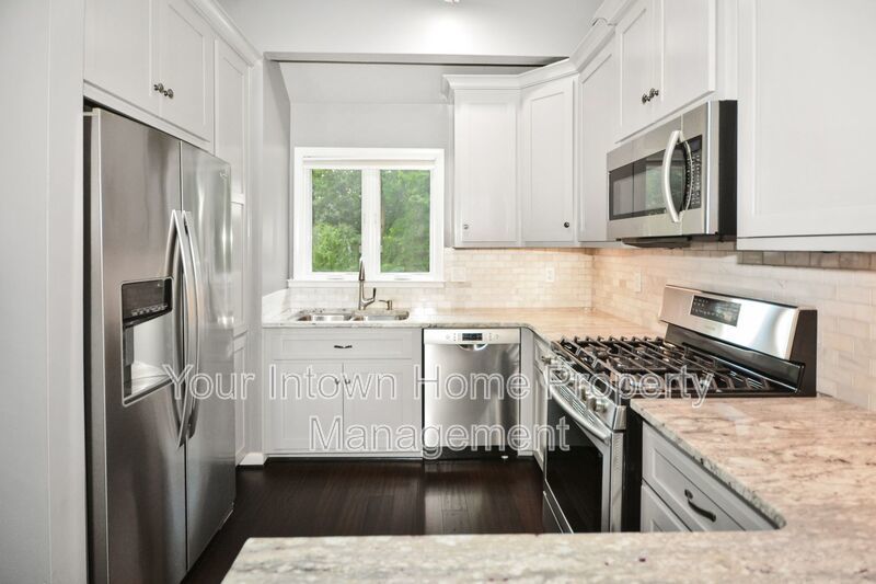 Spacious Brookhaven Townhome with High Ceilings & Fenced Yard property image