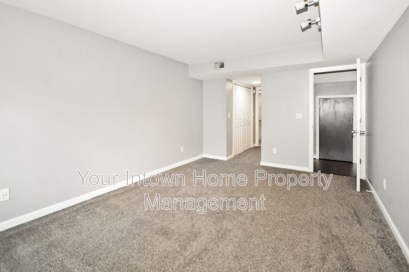 Spacious Brookhaven Townhome with High Ceilings & Fenced Yard property image
