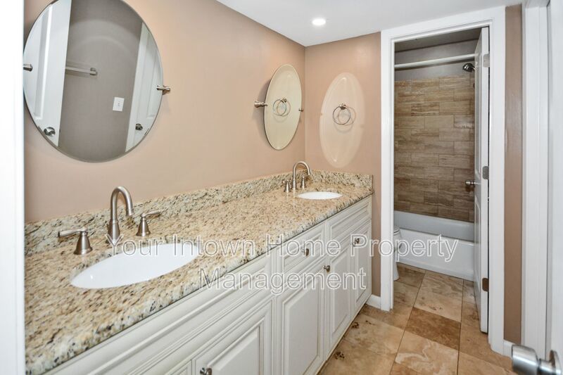 Spacious Brookhaven Townhome with High Ceilings & Fenced Yard property image
