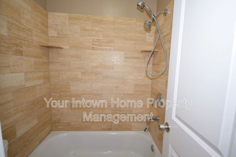 Spacious Brookhaven Townhome with High Ceilings & Fenced Yard property image