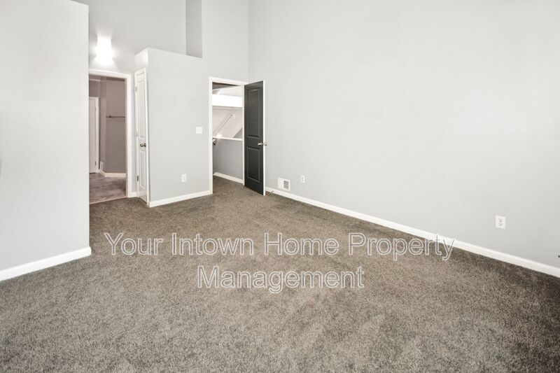 Spacious Brookhaven Townhome with High Ceilings & Fenced Yard property image