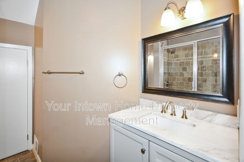 Spacious Brookhaven Townhome with High Ceilings & Fenced Yard property image