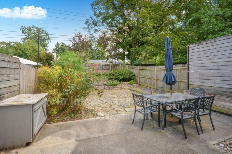 Spacious Brookhaven Townhome with High Ceilings & Fenced Yard property image