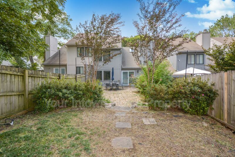 Spacious Brookhaven Townhome with High Ceilings & Fenced Yard property image