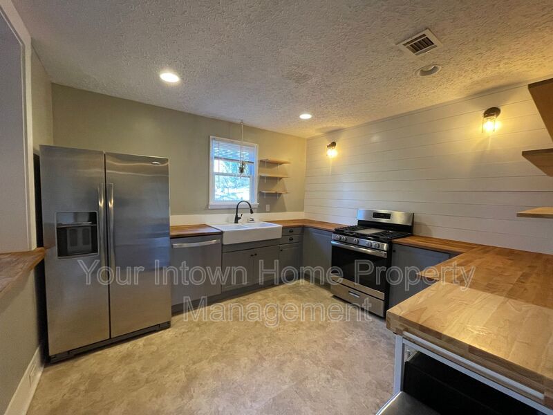 Grant Park/Peoplestown Bungalow with Huge Backyard! property image